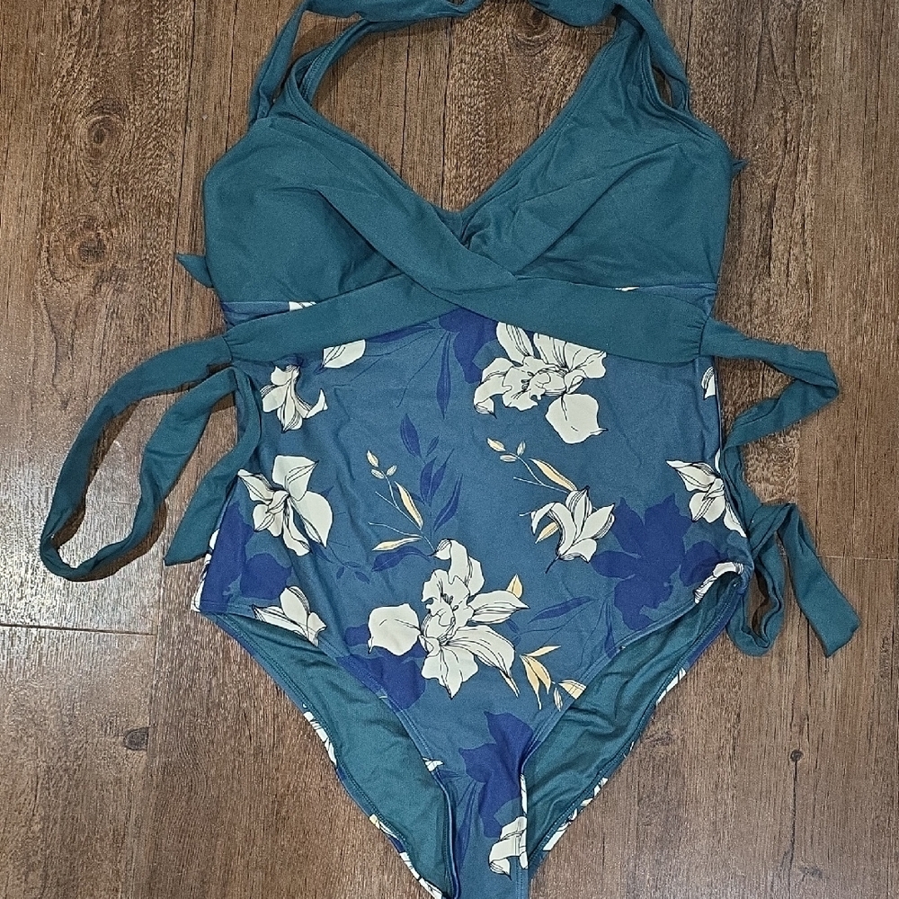 Cupshe Green and Blue One Piece Swimsuit with Elegant Design